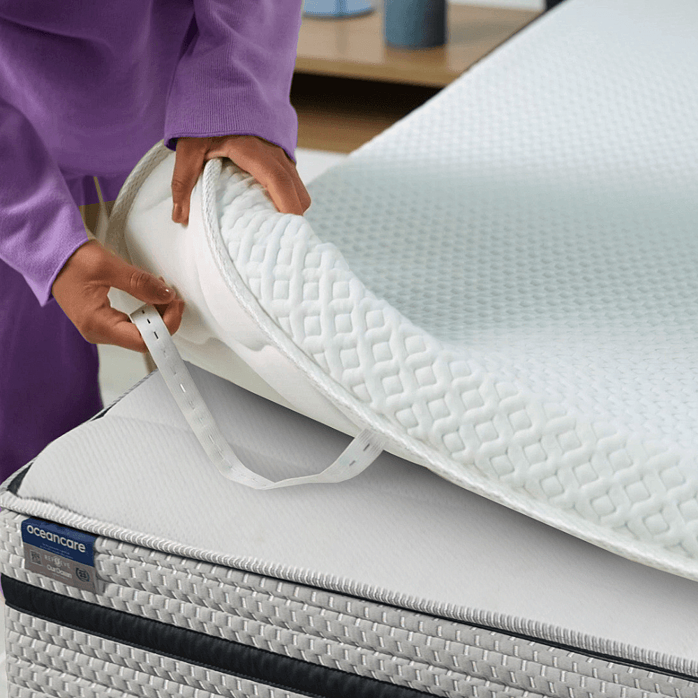 Pillow Top HR Gel Ortobom sendo colocado sobre colchão